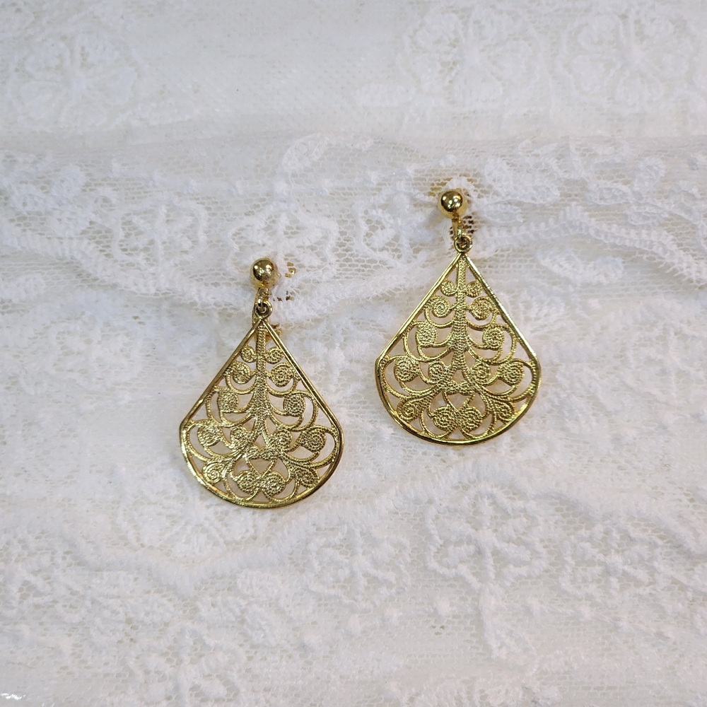 Vintage Gold Toned Filigree Dangle Drop Teardrop Clip-on Earrings